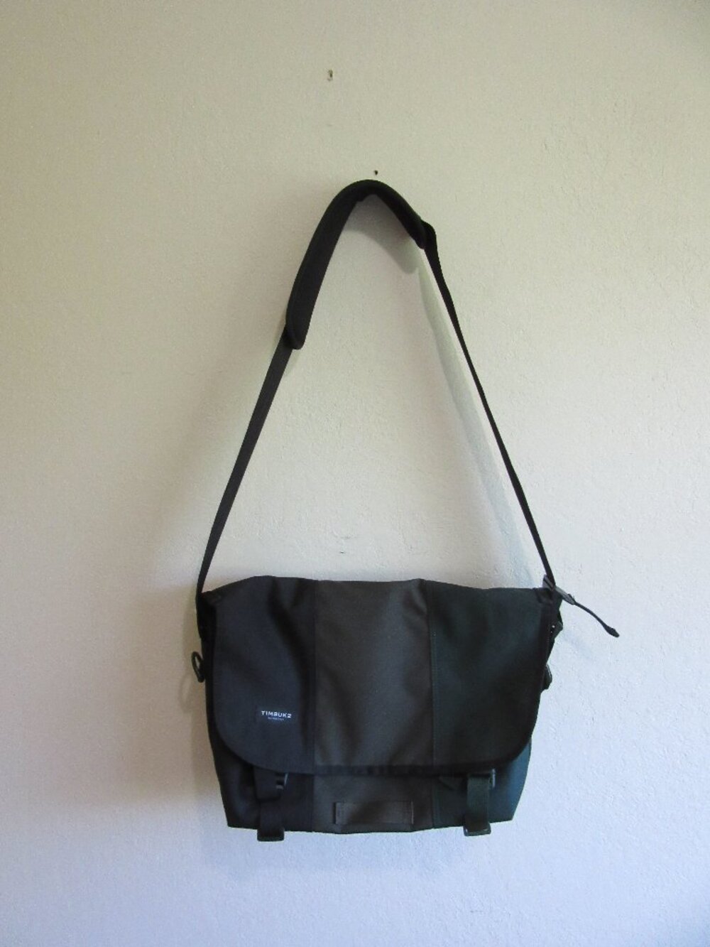 TIMBUK2 Black & Green Messenger Travel Laptop Crossbody Bag
